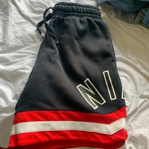 NIKE BASKET BALL SHORTS SIZE M